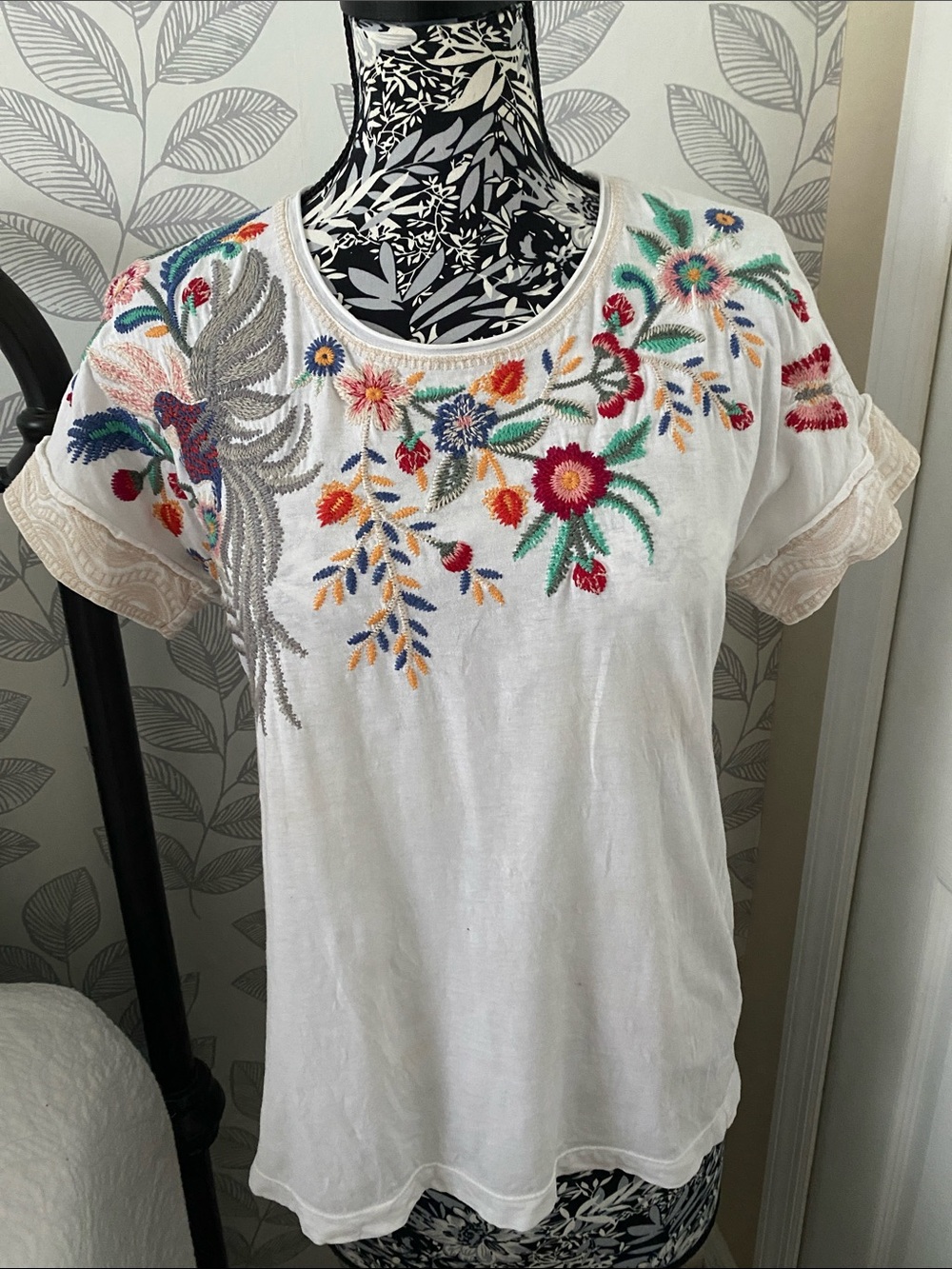 Johnny Was cotton embroidered short sleeve tee Size XS (runs big)